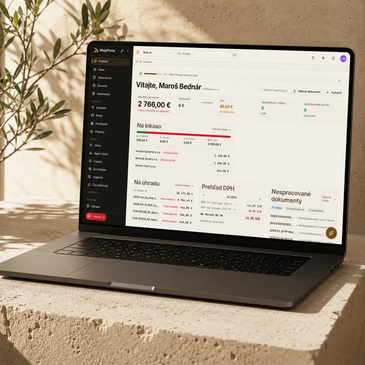 Denný dashboard MojaFirma na samostatnom notebooku